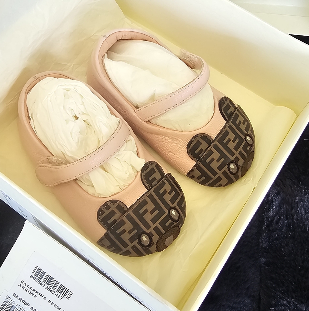 Fendi Baby Girls Shoes Sz 5 - Picture 2 of 12